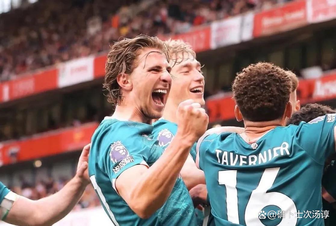 欧宝体育巴黎圣日耳曼发布备战花絮，冲刺阶段回应争议，英超任务艰巨，年轻球员得到机会的简单介绍