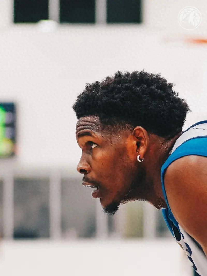 欧宝官网关于明尼苏达森林狼训练开放日，今晚强势反弹引欢呼，CBA常规赛在即，资深球员宣示担当的信息